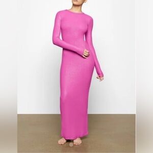 SKIMS Foil Maxi Fuchsia